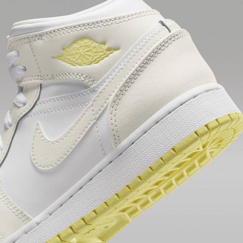 Nike Air Jordan 1 Mid Schoenen Kinderen Wit Lichtoranje Nederland | 826501-TOJ