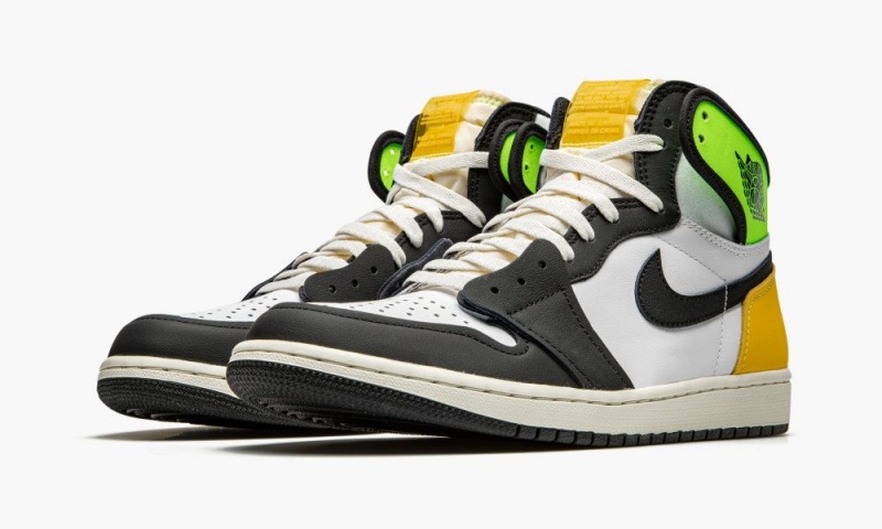 Nike Air Jordan 1 Retro High OG 'Volt Gold' Schoenen Heren Wit Zwart Metal Goud Nederland | 913587-XTC