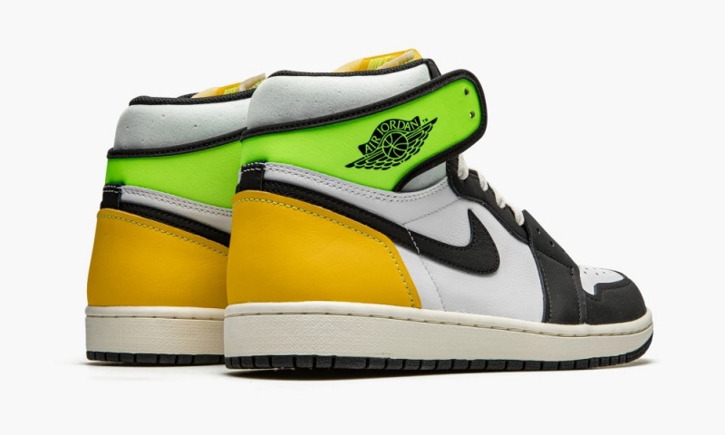 Nike Air Jordan 1 Retro High OG 'Volt Gold' Schoenen Heren Wit Zwart Metal Goud Nederland | 913587-XTC